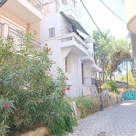 O2 Close To The White Tower *